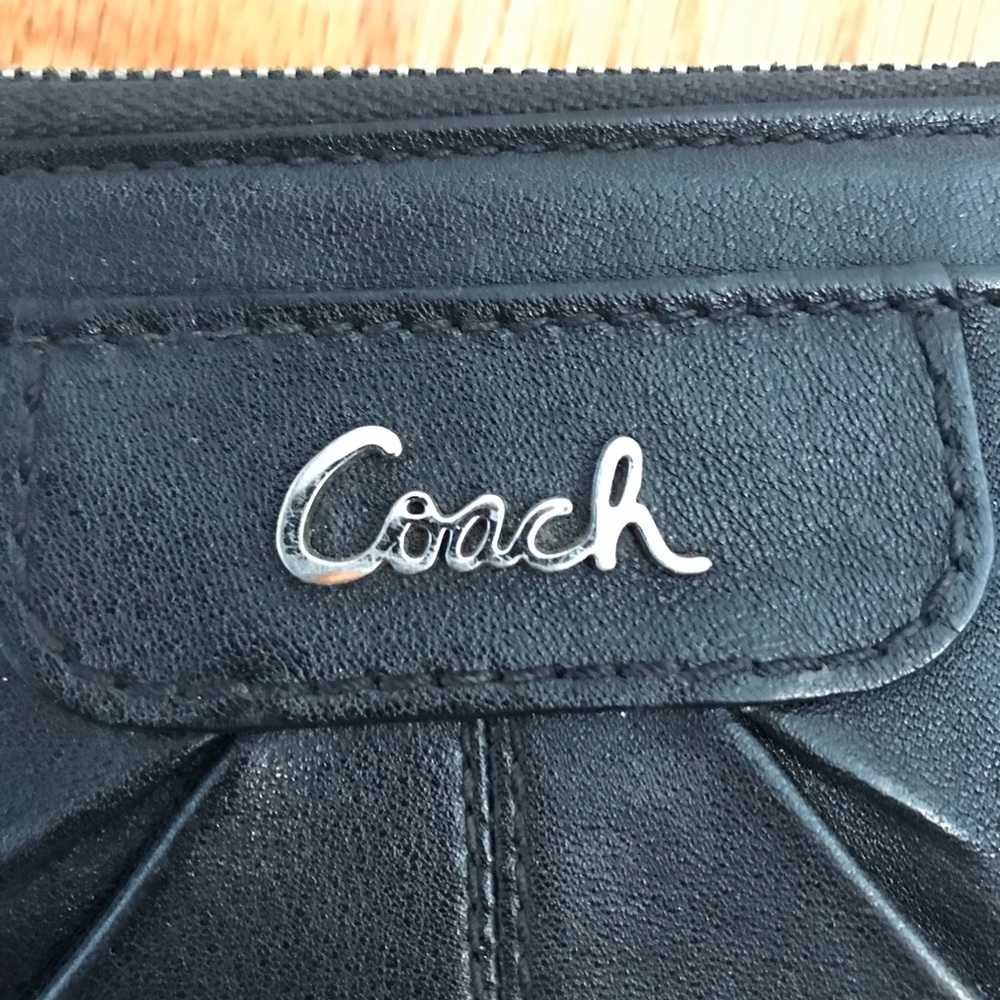 Coach wristlet - Picture 2 of 6